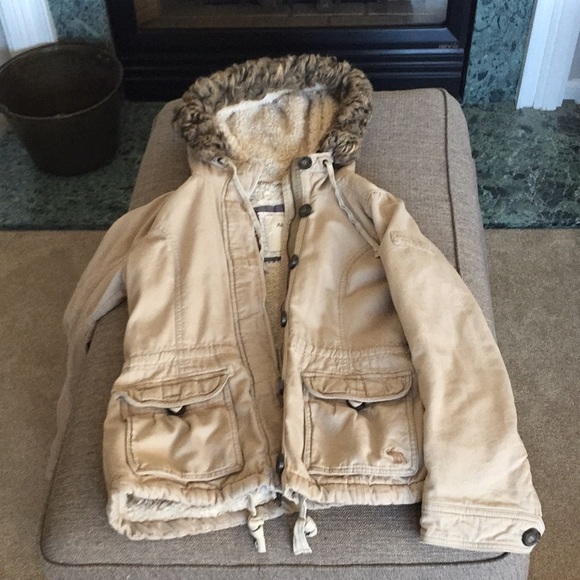 Abercrombie & Fitch Jackets & Blazers - Tan Abercrombie and fitch coat. Fur lined medium
